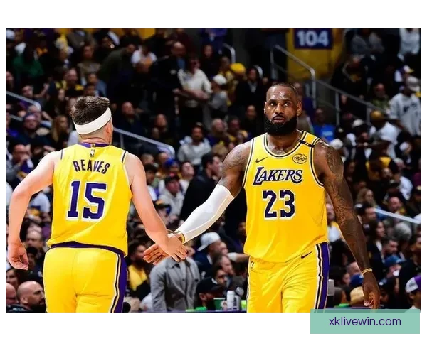 勒布朗三双领衔湖人轻取奇才三连胜里夫斯高效布朗尼首秀亮眼